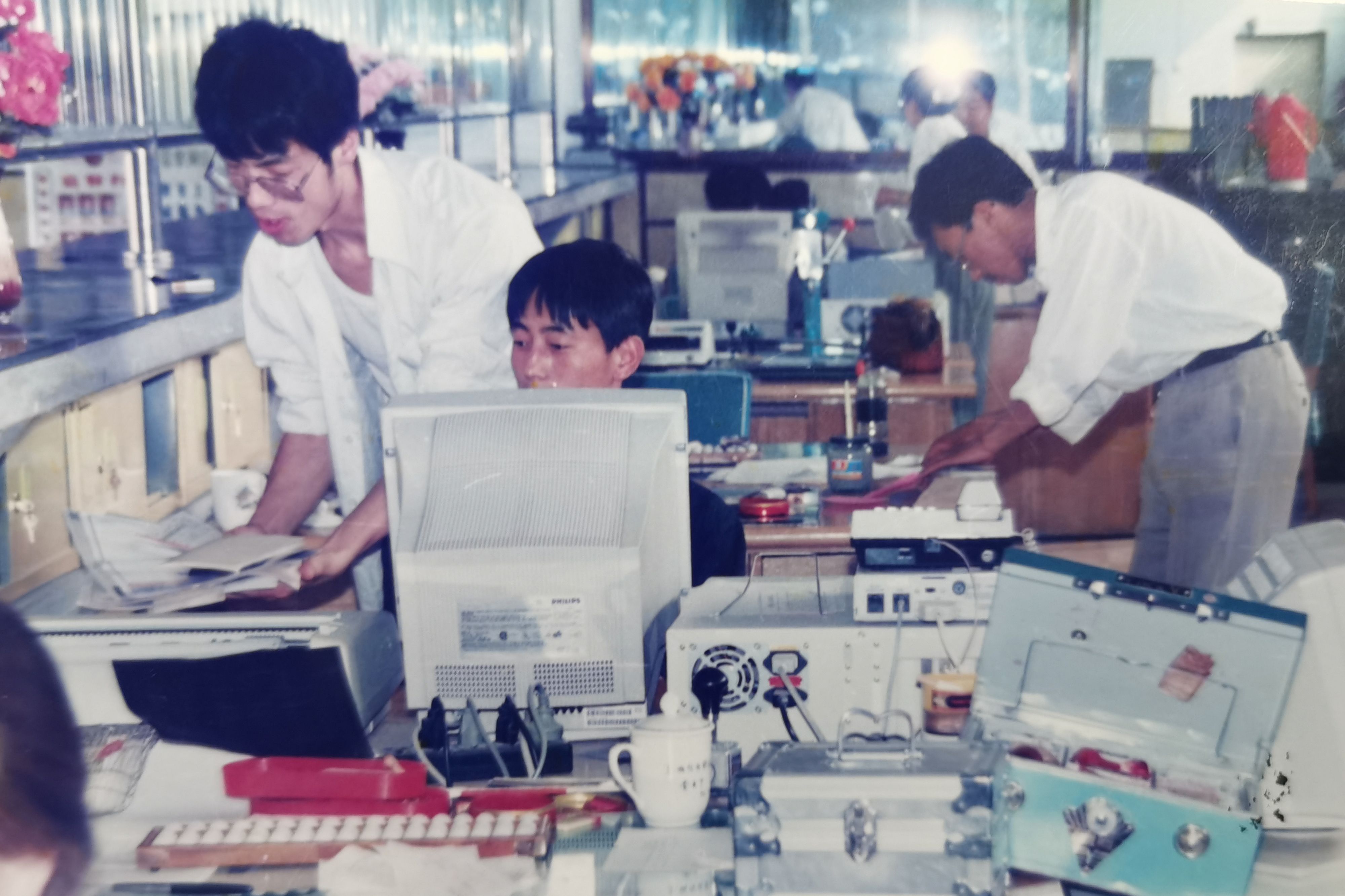 73.《變遷與堅(jiān)守》長治審計(jì)中心張寅——2021年壺關(guān)農(nóng)商銀行工作人員在山后村委代收款項(xiàng) (4)