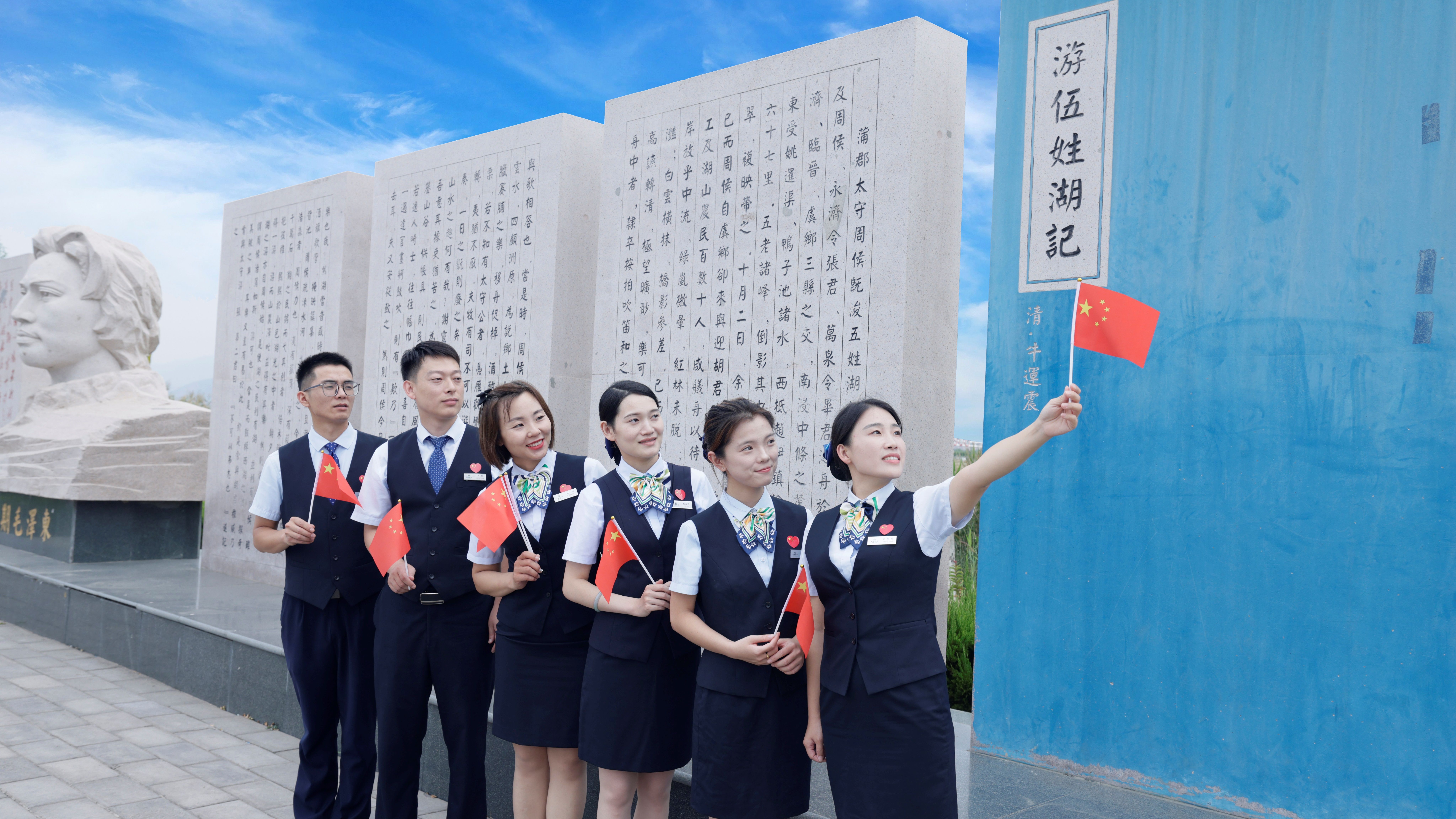 59.《國旗飄揚(yáng) 紅色信仰鑄輝煌》永濟(jì)農(nóng)商銀行謝紅軍 (1)